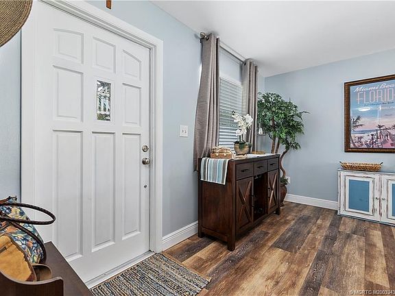 2nd image of 1001 SE 16th Ct