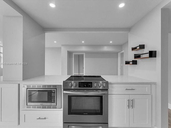 3rd image of 11111 Biscayne Blvd #5B