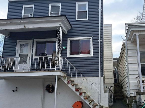 3rd image of 924 Walnut St