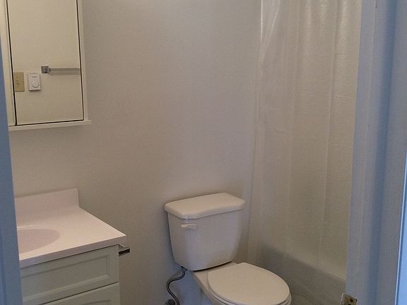 4th image of 2147 Meadow Ln APT 4