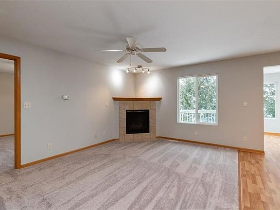 4th image of 2431 Lakeside Dr