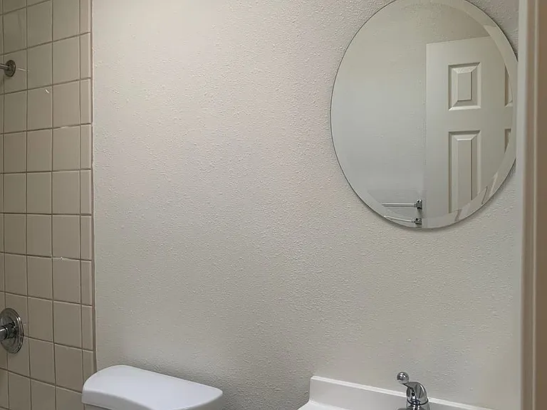 Hollywood Villa Apts. — Photo 5