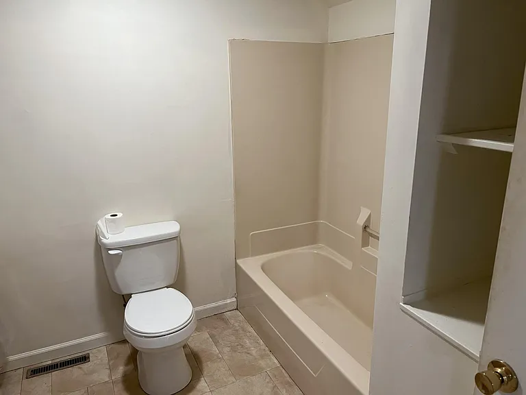 610 Binford St #B — Photo 5