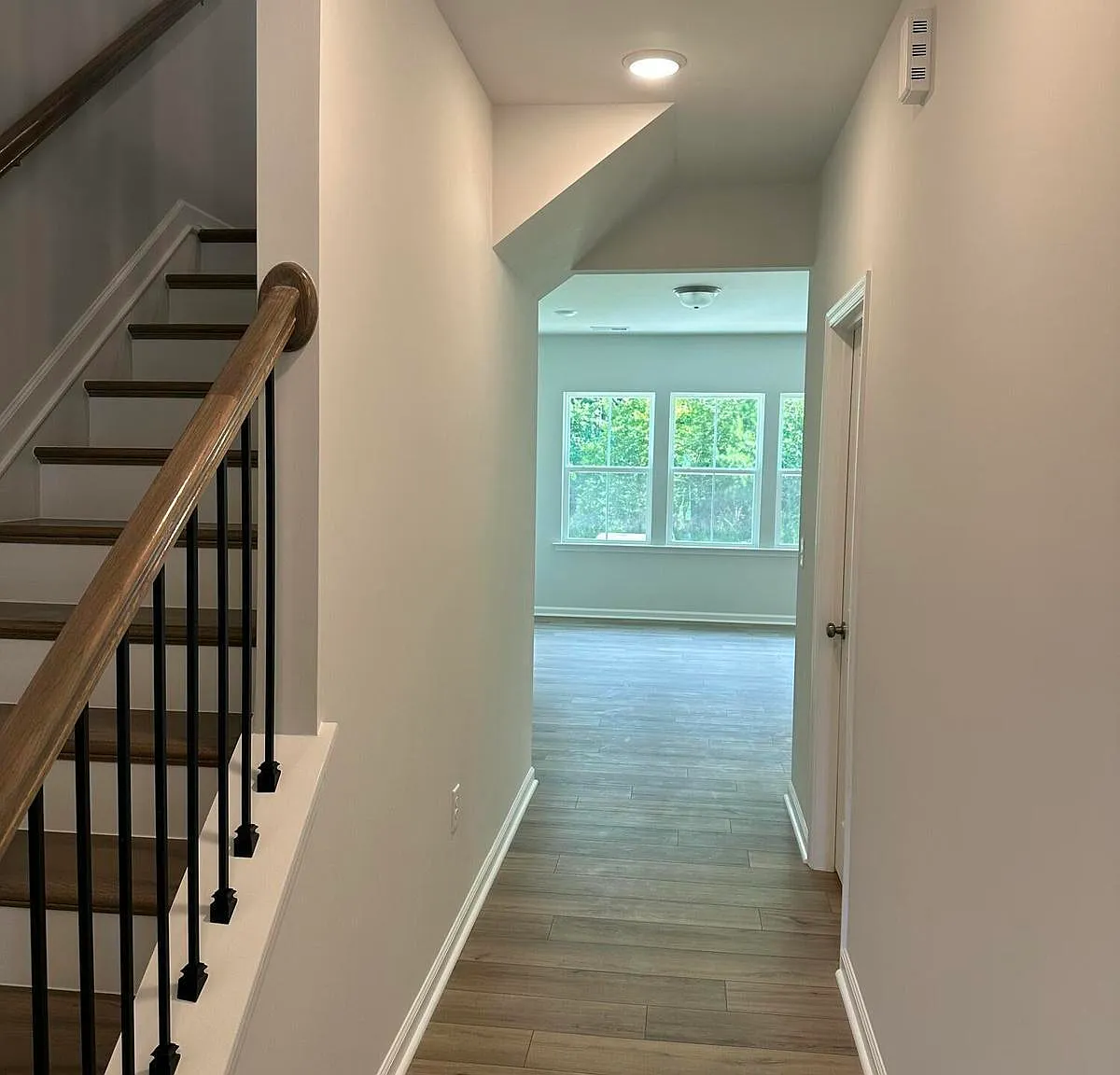3 bed, 2.5 bath, 1861 sqft, $1,995 — Photo 2