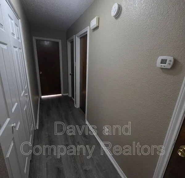 4422 Fairgate Dr — Photo 13