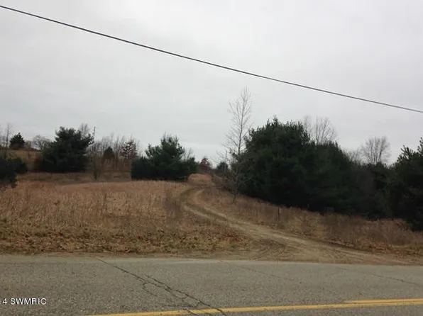 20 109th Ave, Plainwell, MI 49080