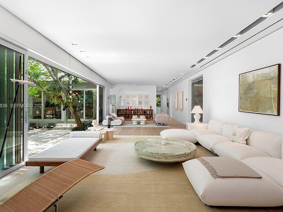 1st image of 11 La Gorce Cir