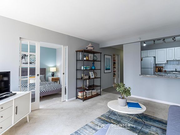 5th image of 235 E Ontario St #1206