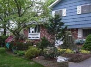 3 Ditmar Ln, East Northport, NY 11731