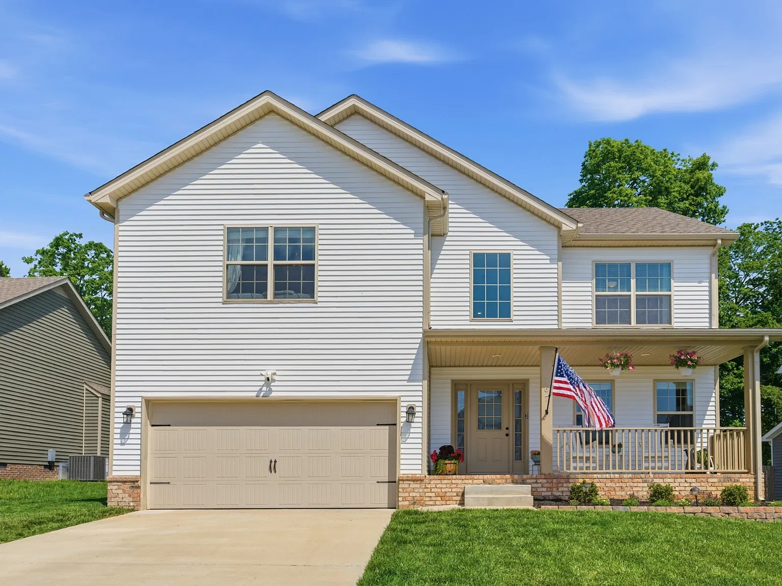 3 bed, 2.5 bath, 2297 sqft, $2,200 — Photo 3