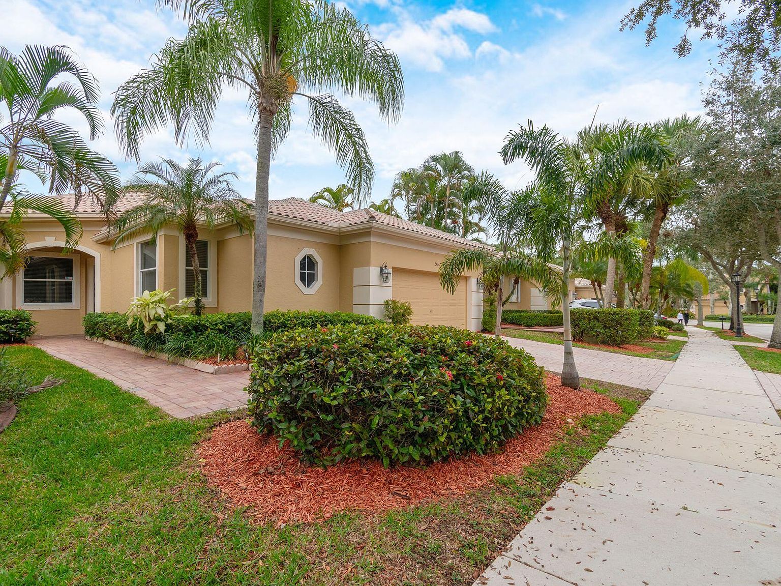 2466 Bay Isle Court