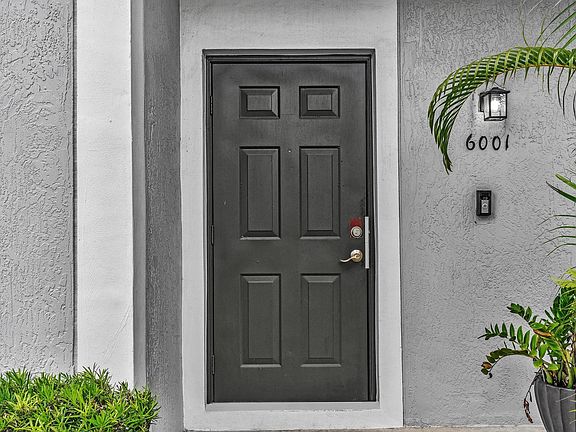 4th image of 6001 Harbor Isle Way #494