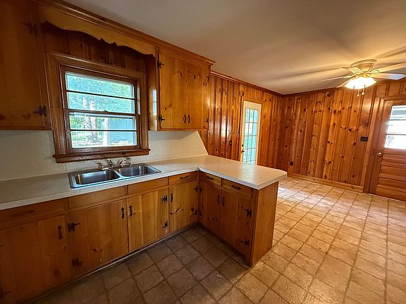 5th image of 1302 Dogwood Ln NW