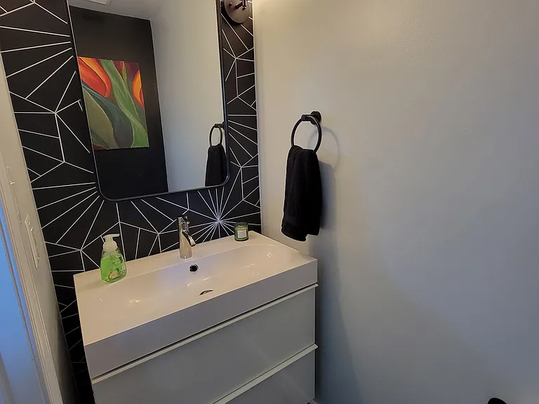 Powder room on the 1st floor
