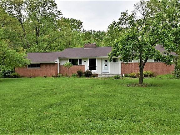 3rd image of 4910 E Woodcrest Dr