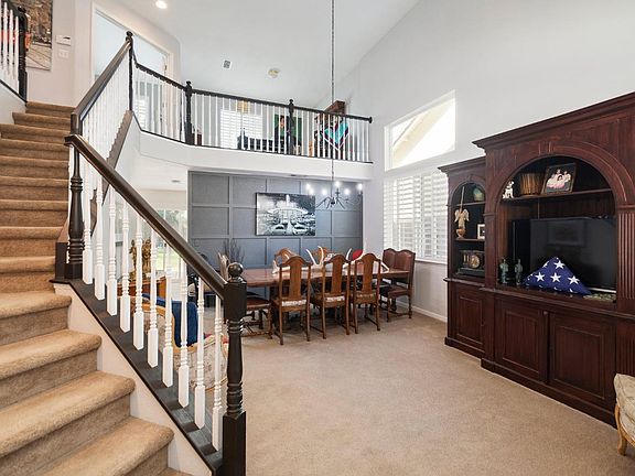 3rd image of 11 Heathmere Ct