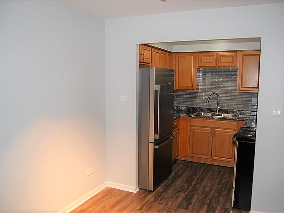 4th image of 528 Des Plaines Ave #2B