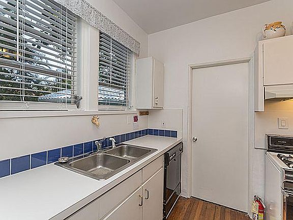5th image of 817 NE 116th St