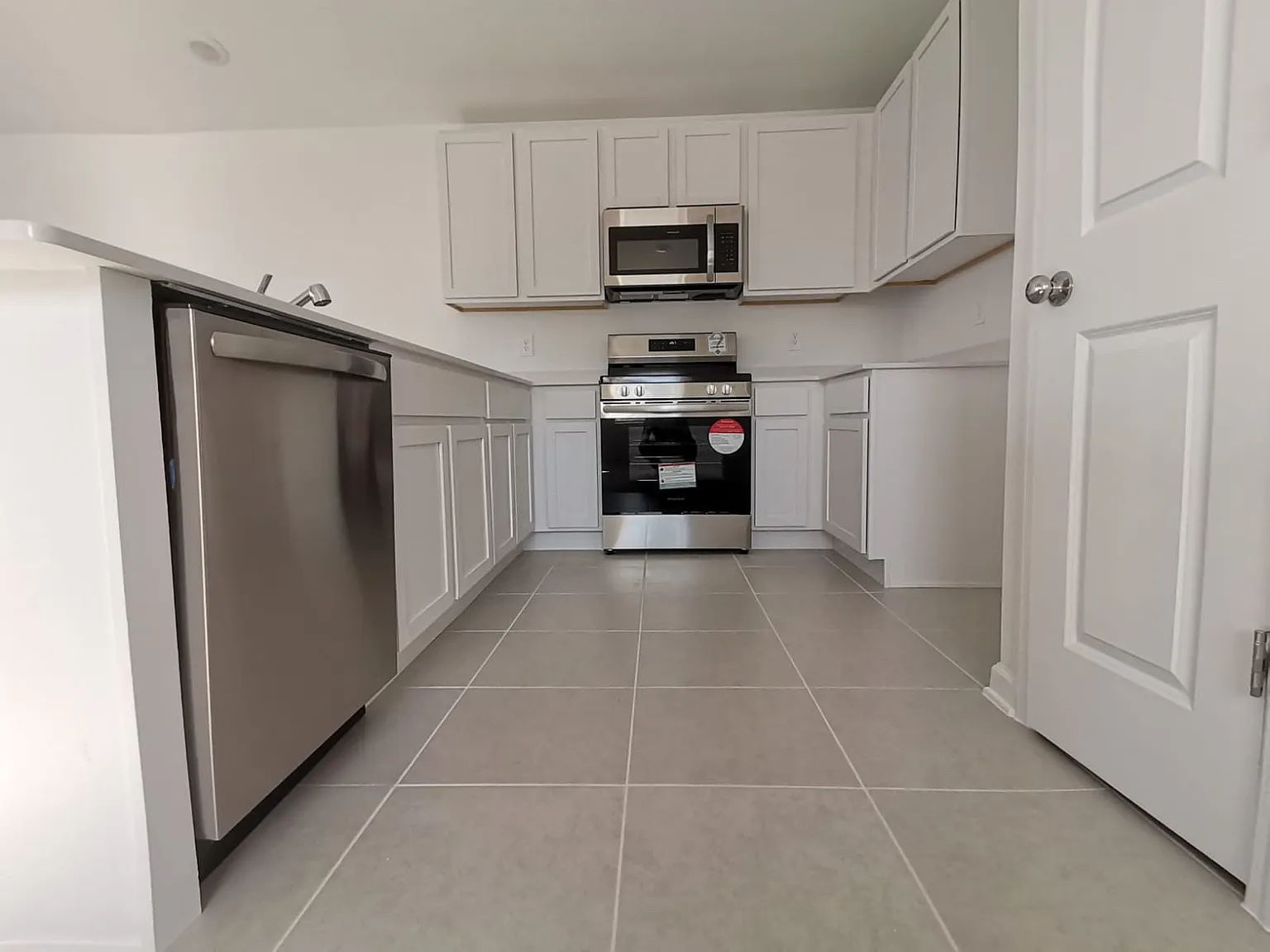 3 bed, 1287 sqft, $1,890 — Photo 2