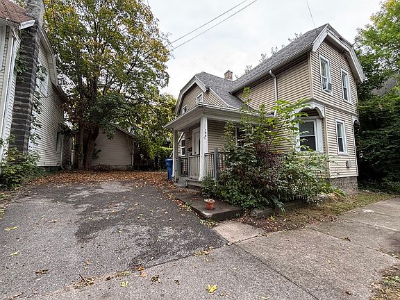 2nd image of 106 Griffith St #106