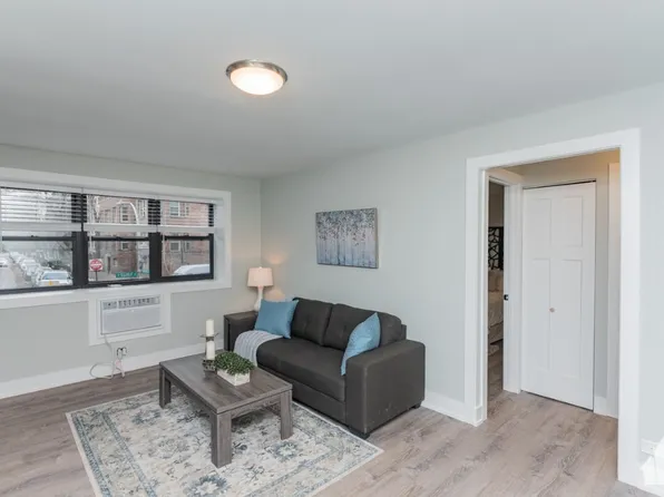 550 W Surf St APT 311, Chicago, IL 60657