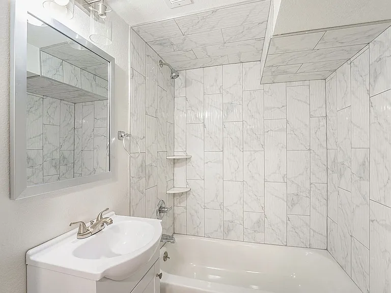 4728 Estes St #B — Photo 13