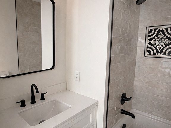 2nd image of 119 Carlton Dr #2