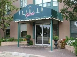 135 Hillcrest Ave #816, Mississauga, ON L5B 4B1