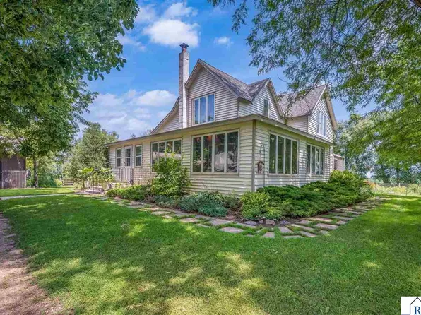 45037 180th St, Sleepy Eye, MN 56085