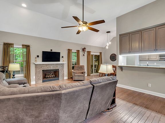 4th image of 3006 Gracie Ann Dr