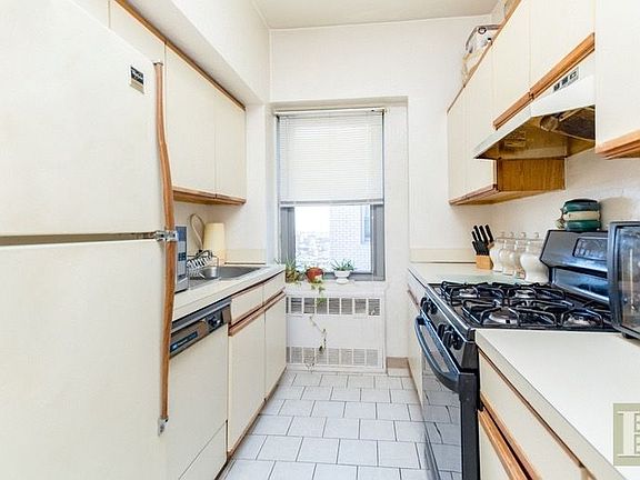 2nd image of 1020 Grand Concourse APT 24G