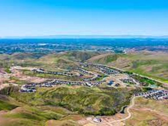 Spectacular Foothill Community