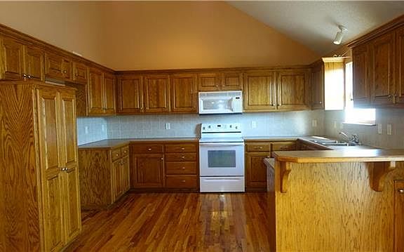 4th image of 703 Foxtail Ct