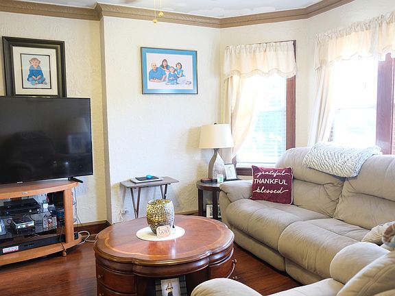 4th image of 2853 N Mont Clare Ave