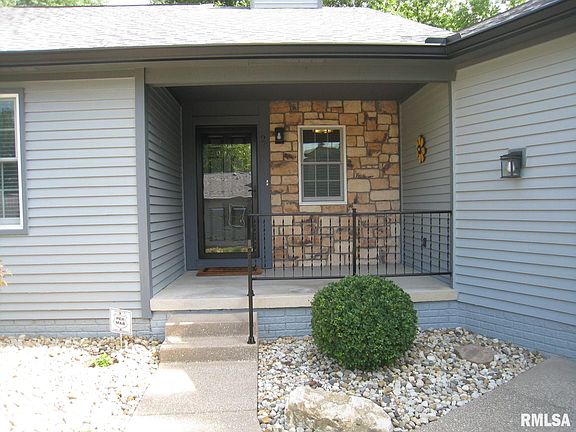 2nd image of 20 Thornwood Ct #10