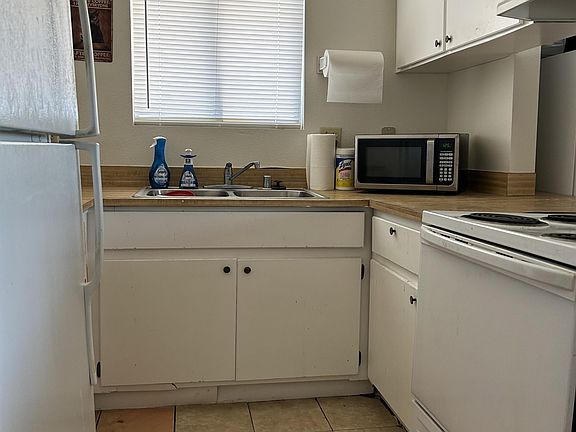 4th image of 2147 Enfield Cir #D