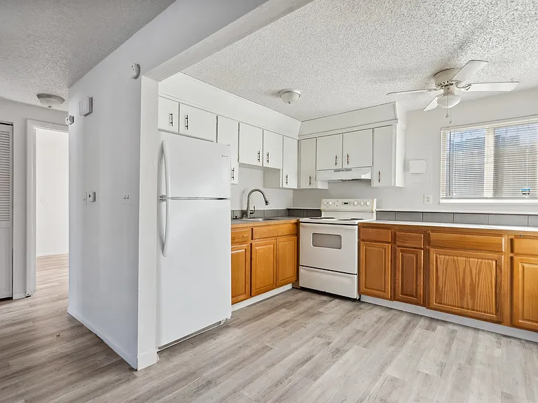253 N Vine St #3 — Photo 6