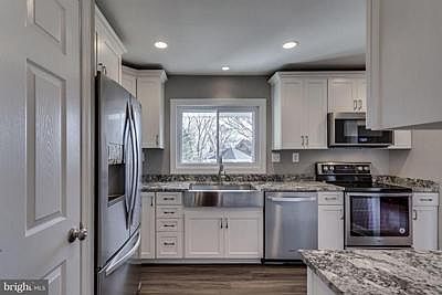 2nd image of 5803 Harvey Pl