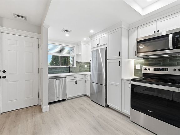 5th image of 330 Sterling St Unit B8