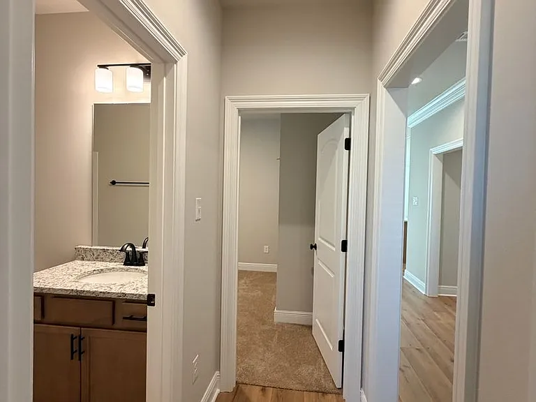 820 Venecia Dr — Photo 13