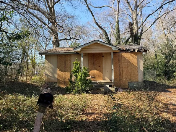 12 Hal St, Newnan, GA 30263