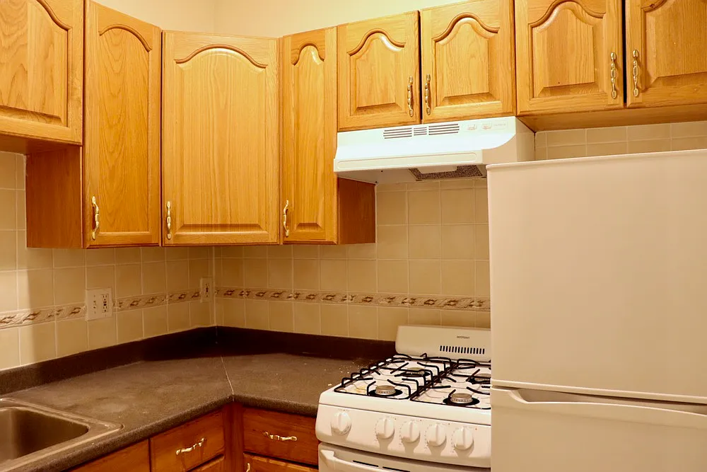 Studio, 450 sqft, $2,300 — Photo 3