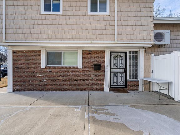 3rd image of 531 Church St