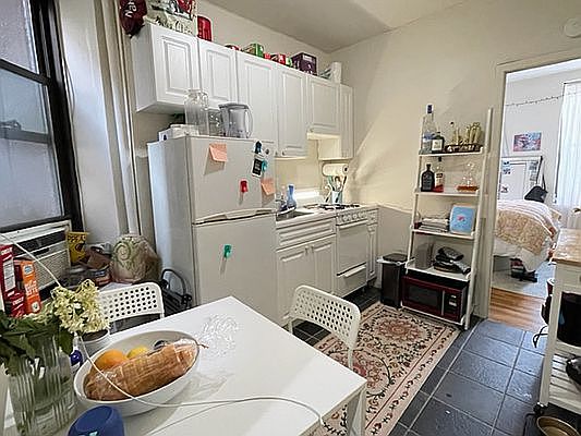 3rd image of 125 Sullivan St APT 10