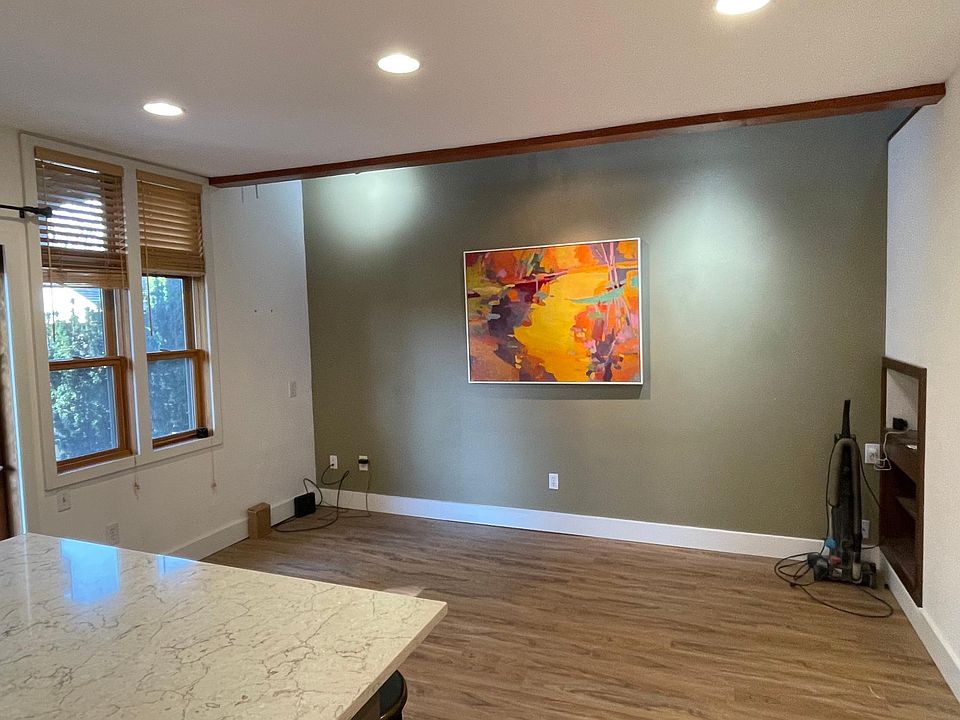 Art Wall w/Spotlights