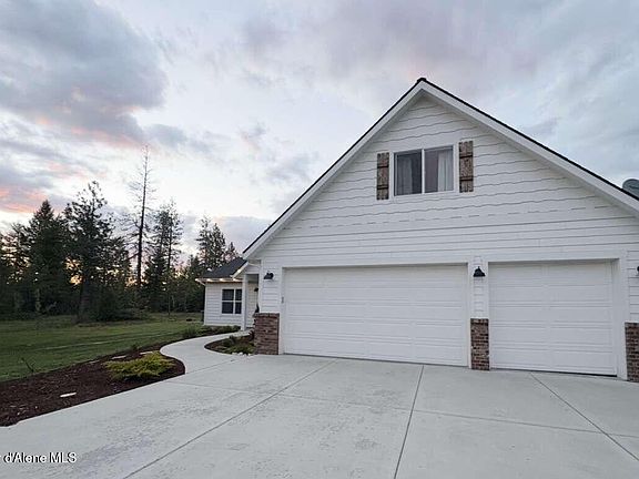 2nd image of 871 W Kenai Ln