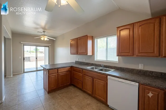15237 S Moon Valley Rd #D — Photo 6