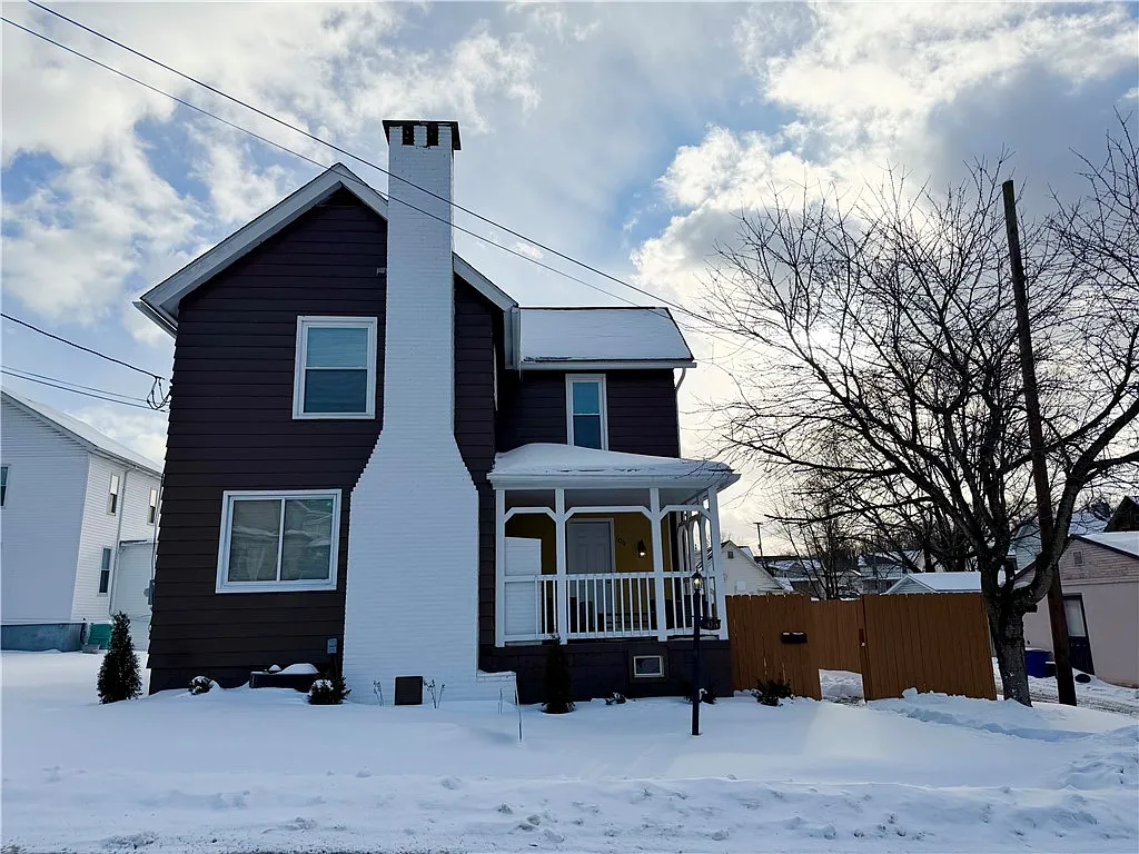 106 Penn St S photo 1