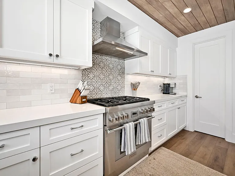 3940 Seashore Dr — Photo 17
