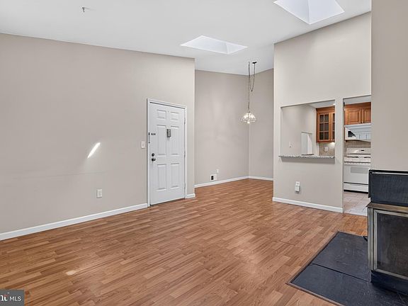 4th image of 35 Kite Ct